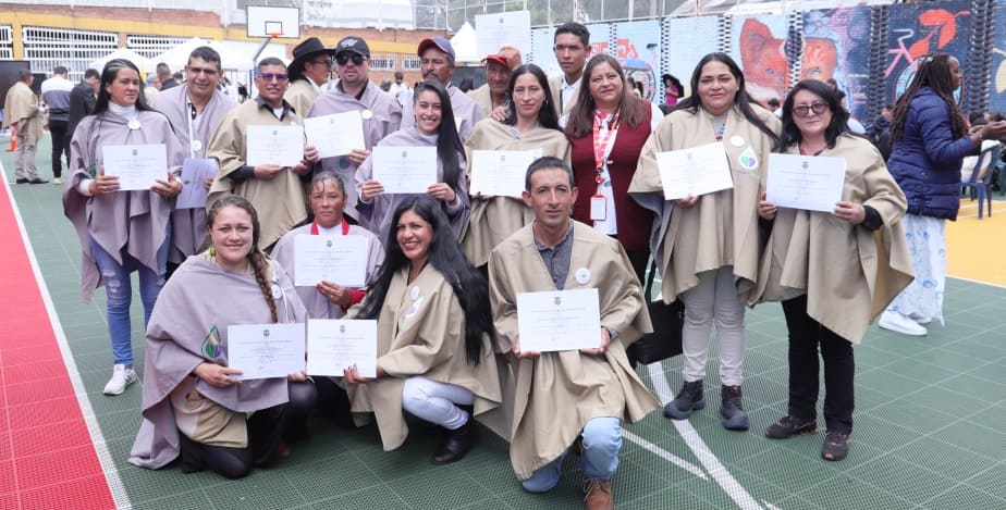 73 campesinos de Bogotá son certificados por competencias